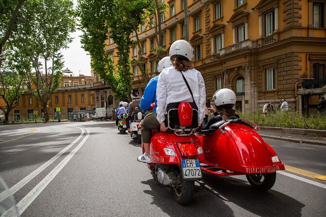 2h Xmas Lights Panoramic Vespa Sidecar Tour - Safety and comfort: what to expect on a Vespa sidecar