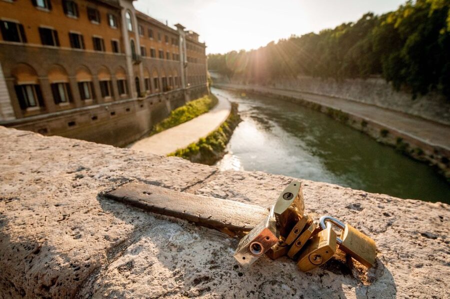 3-Hour Trastevere and Jewish Ghetto Guided Walking Tour - English Guide Energy: What Makes the Tour Feel Personal