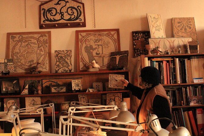 3 Hours Mosaic Workshop in Trastevere - Instructor Style in Action: Nadia, Patience, and Working Around Language