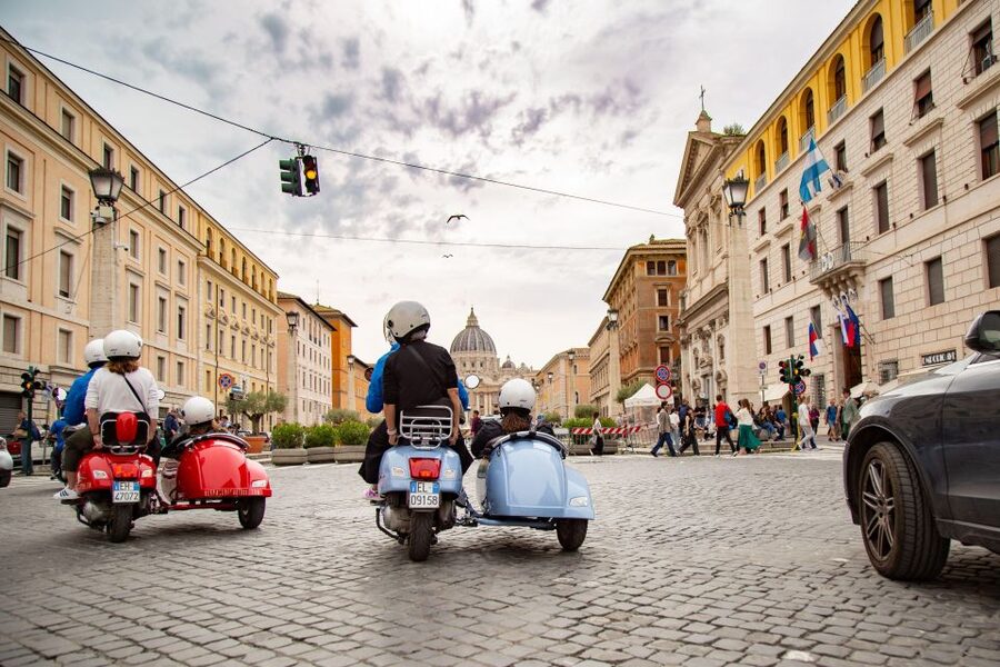 Afternoon Vespa Sidecar Tour with Gourmet Gelato Stop - Live English narration through headphones: how it changes the visit