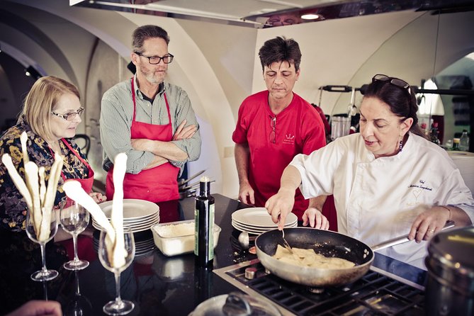 Authentic Roman Cooking Class & Market Experience - Campo de’ Fiori to the market: getting your bearings the Roman way