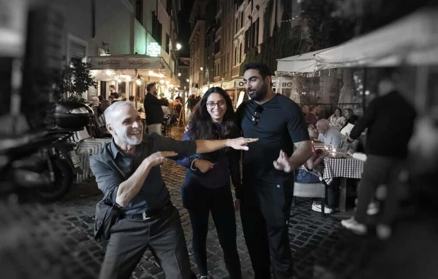 Bona Fide Roma Highlights Tour - Galleria Alberto Sordi and Marcus Aurelius Column: Small Stops, Big Explanations