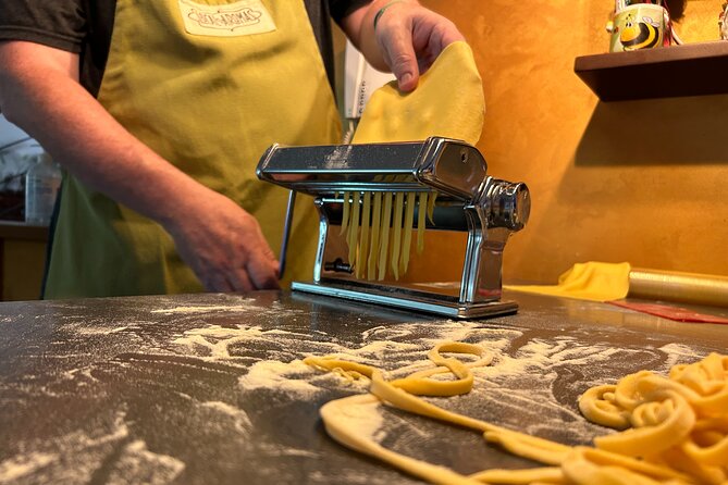 Bruschetta, Fettuccine, Gnocchi, Tiramisu Cooking Class - What the first hour feels like: spritz and local snacks