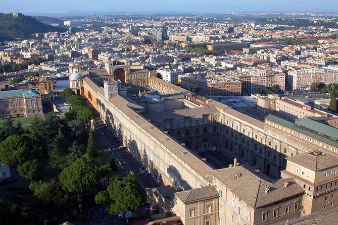 Castel Sant Angelo Guided Tour and Tickets - Inside the castle: Papal Apartments, prison cells, and fortified areas