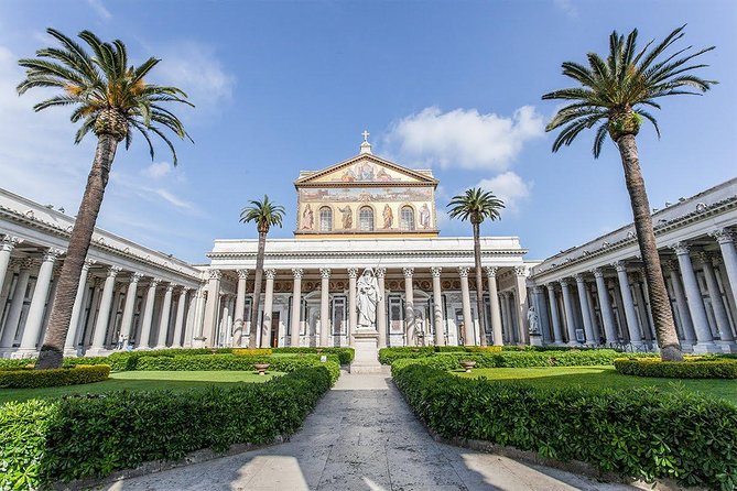 Chauffeured Private Tour of Rome - Piazza Navona’s stadium layer and the Vittoriano monument