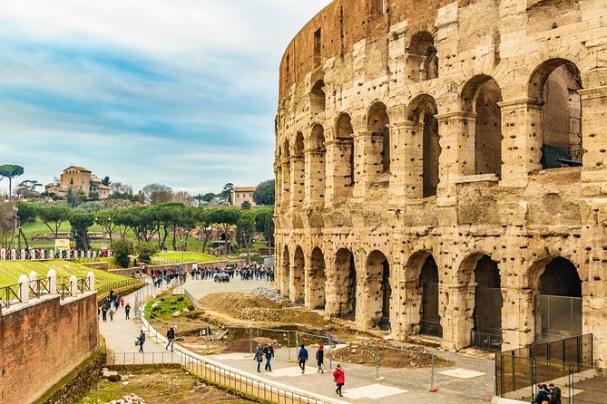 Colosseum and Roman Forum Group Tour or Audio Guided tours - Stop 1: Enter the Colosseum and Learn What You’re Seeing