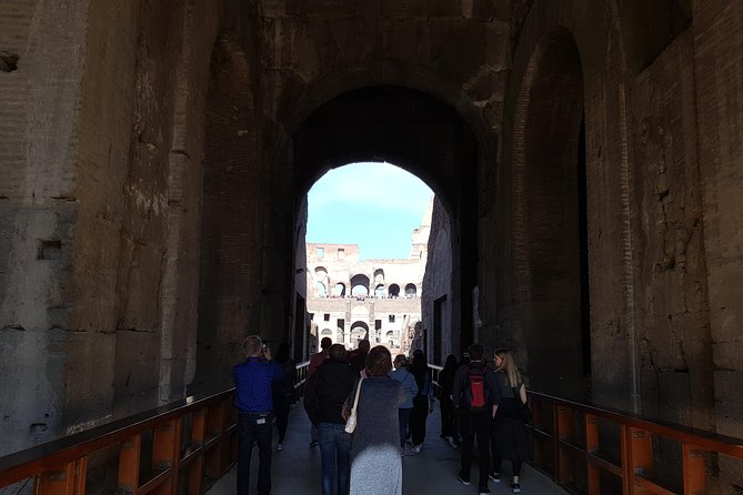 Colosseum Arena Floor, Roman Forum and Palatine Hill Guided Tour - Guide Quality and Live Commentary: When It Makes or Breaks the Day