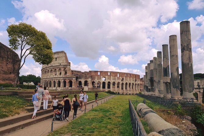 Colosseum, Palatine Hill and Roman Forum with Guided Tour - Practical tips: tickets, ID, and what to bring