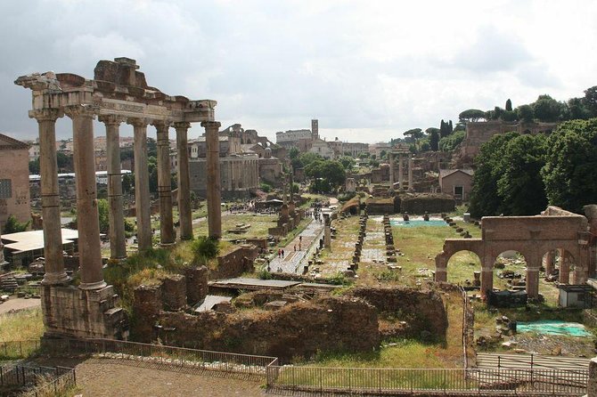 Colosseum Tour with Ancient Rome max 7 people - Walking the Forum Ruins: How Overlays and 3D Help