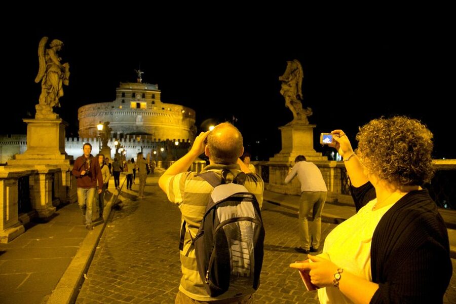 Dark Heart of Rome - Facts, Legend & Mystery Walking Tour - Corso Vittorio Emanuele II and Via del Governo Vecchio: Narrow Streets, Big Atmosphere