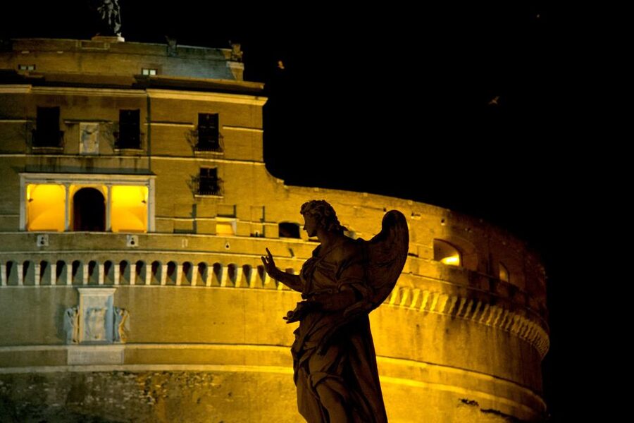 Dark Heart of Rome - Facts, Legend & Mystery Walking Tour - Via Giulia and Piazza Farnese: Old Power and Dark Stories