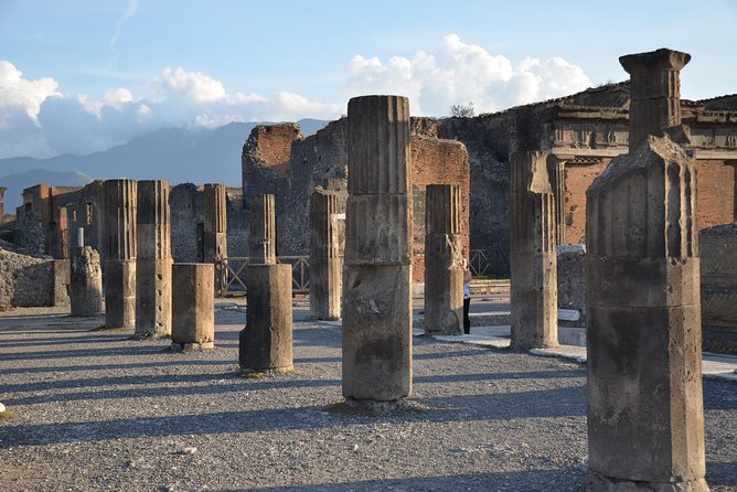 Day Trip to Pompeii, Positano and Amalfi Coast- Semi Private Tour - Amalfi Coast and Amalfi town: big views, tight driving windows