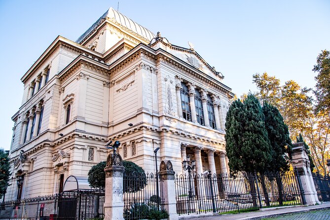 Discover the Jewish Ghetto of Rome on a Small Group Walking Tour - Fontana delle Tartarughe and the kosher gelato reset
