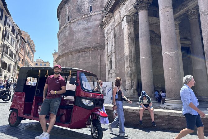E-Tuk Tour: Highlights of Rome - Stop 1: Via dei Condotti and a little fashion history