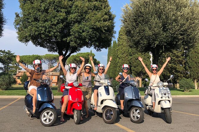 English: Vespa Tour Rome- Experience like a Roman - Driving past Circo Massimo: see the scale, not just the shape