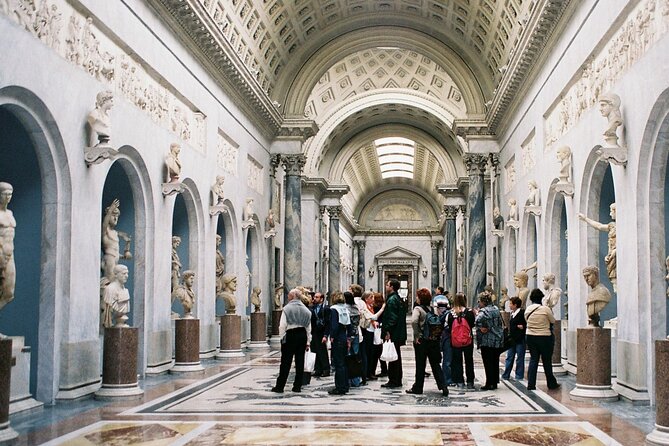 Entire Vatican Tour Experience Treasure of the Sistine Chapel - The Guide Factor: How English Tours Stay Engaged