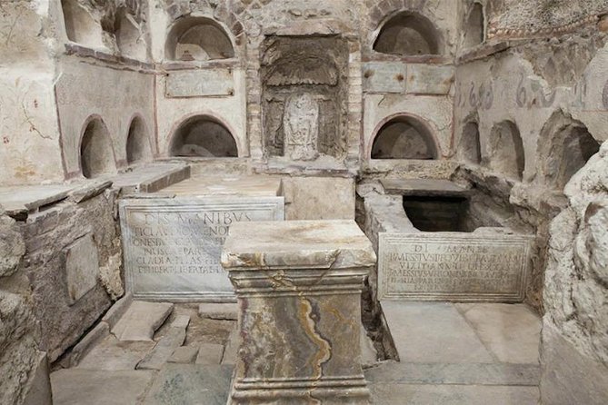 Excavation Tour to the Tomb of St. Peter's & St. Peter's Basilica - Who Will Guide You: Names You’ll See and the Style of the Day