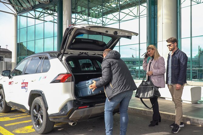 Fiumicino DA transfer to the city - Where you meet your driver at Fiumicino (and how to avoid the classic taxi hunt)