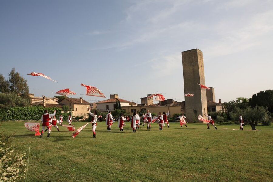 From Civitavecchia: Tarquinia & Unesco Site Visit with Lunch - Tarquinia walking time: local viewpoints, church rules, and a real town rhythm