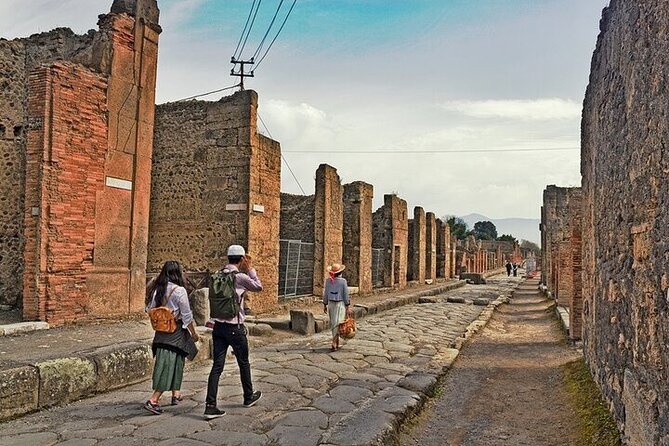 From Rome: Best of Pompeii Guided Tour and Sorrento Day Trip - Guides Matter: English, Spanish, and What the Headsets Are For
