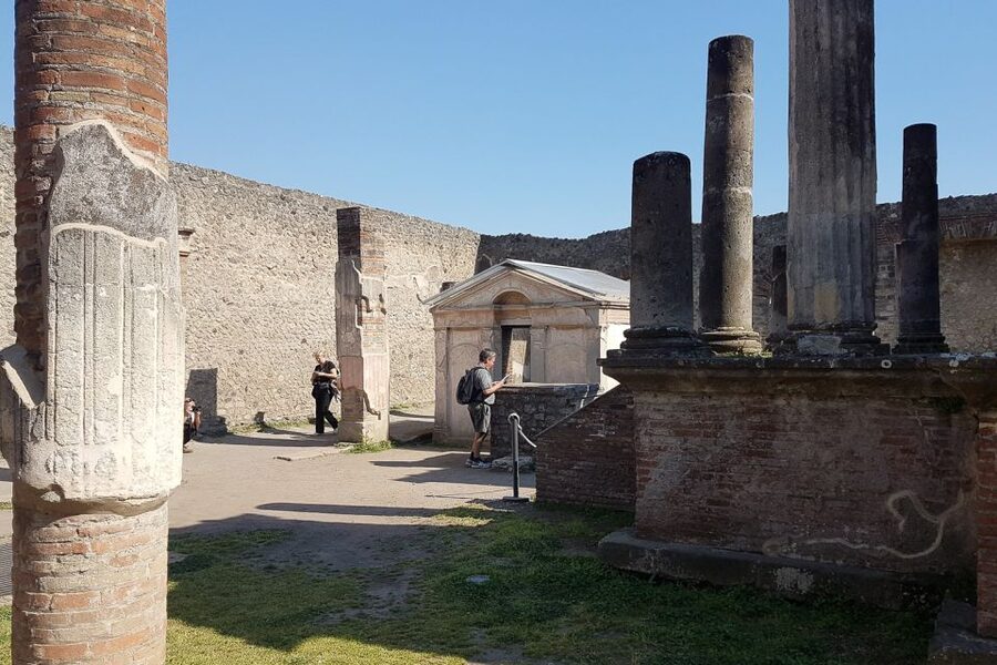 From Rome: Pompeii & Naples Small-Group Day Tour with Lunch - What This Rome to Pompeii and Naples Day Is Really About