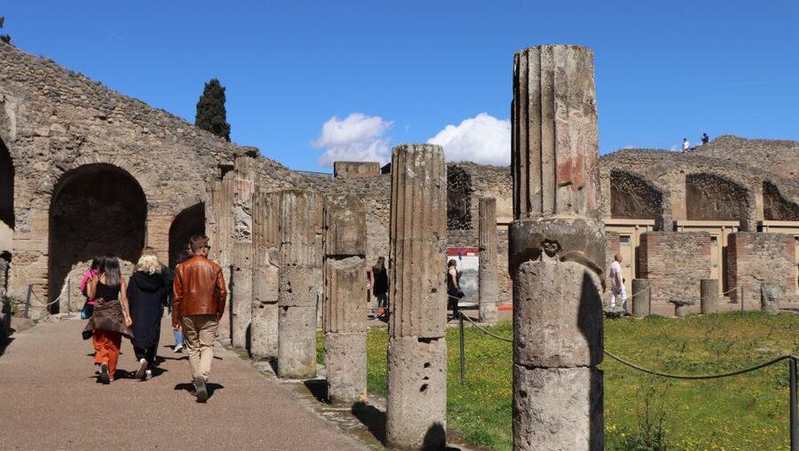 From Rome: Pompeii, Positano and Amalfi Coast Day Trip - The driving reality: crowds, heat, and the body logistics