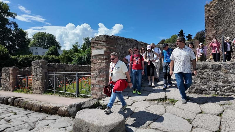 From Rome: Pompeii Ruins Tour with Expert Guide & Fast Train - After the Tour: Staying Inside and Exploring on Your Own