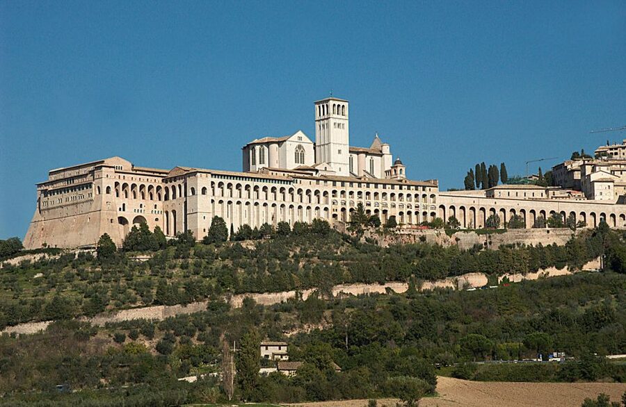 From Rome: Umbria, Assisi and Orvieto Day Tour - The Human Part: How Guides and the Tour Assistant Make It Click