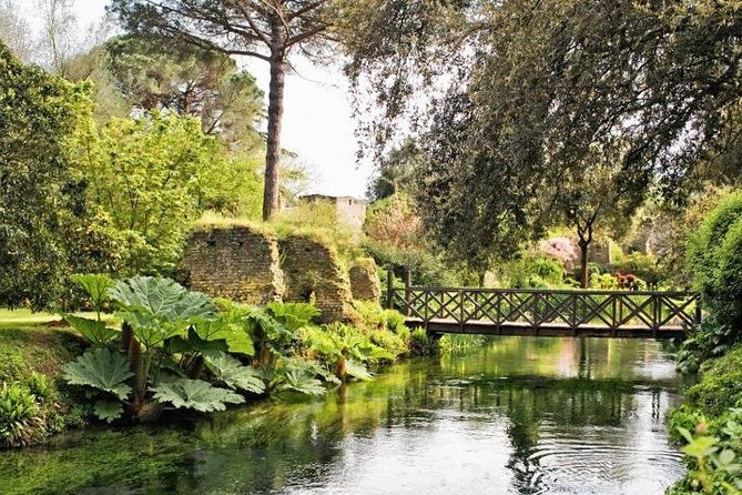 Garden of Ninfa and Sermoneta Day Trip from Rome with Lunch - Sermoneta and Castello Caetani: medieval Italy with real interior stops