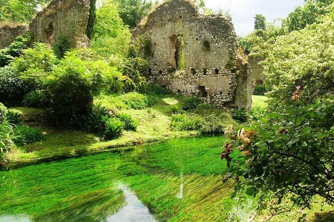 Garden of Ninfa and Sermoneta Day Trip from Rome with Lunch - Lunch at a local farmhouse: set menu, not a random stop