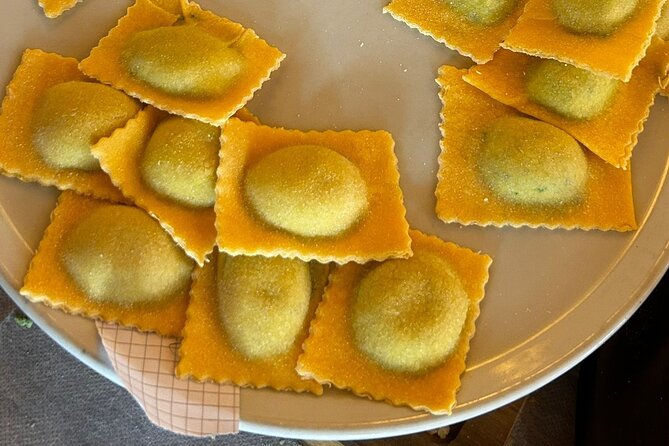 Gelato and Fettuccine Pasta Cooking Class in Rome Piazza Navona - Prosecco check-in and how the class flows