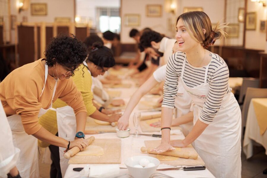 Gelato and Pasta Cooking Class in Rome - Piazza Navona - Pasta time: fettuccine from scratch, step-by-step