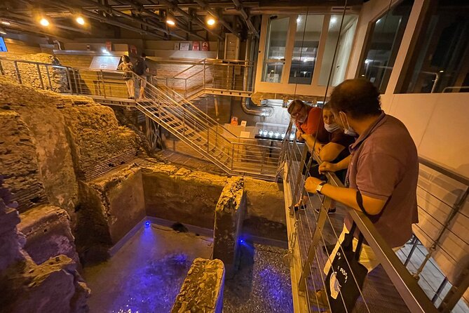 German Verstecktes Rom im Zentrum - Rain-proof Rome and why headsets matter in a small group