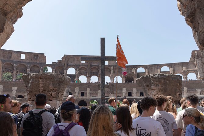 Guided tour of the Colosseum, Roman Forum and Palatine in Spanish - Stop 1: Roman Forum on the Via Sacra (where Rome keeps changing shape)