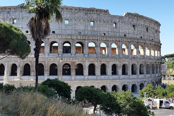 Guided Tour of the Colosseum with Access to the Arena, Roman Forum and Palatine Hill - Guide quality and group size: what you should expect