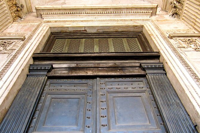 Guided Tour of the Pantheon - Egyptian Corinthian columns: what the tour helps you spot