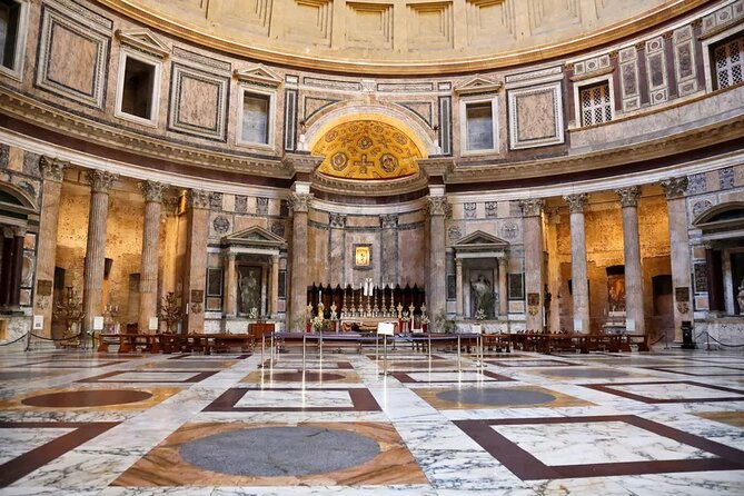 Guided Tour of the Pantheon - Small group with radio headsets: how the guide keeps it fun