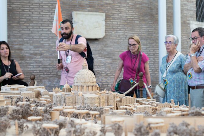 Guided tour of the Vatican Museums and Sistine Chapel in Spanish - The meeting point and end location: what your timing should be