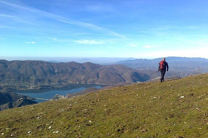 Hike Lake Castle and Good Food! - A Small-Group Day That Feels Personal
