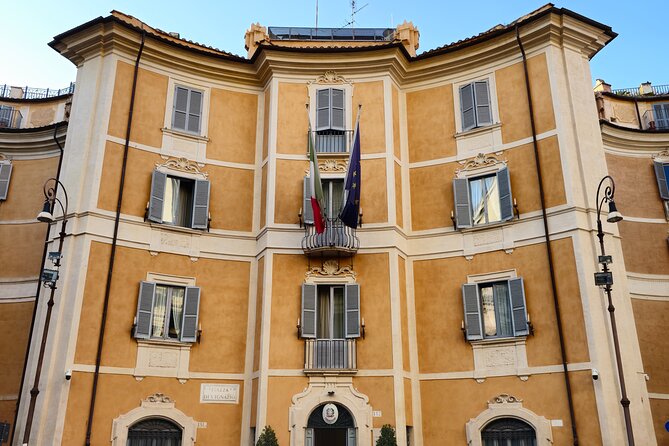 Historical Walking Tour in Rome City Center with Hidden Gems - Palazzo Colonna: one family, serious influence