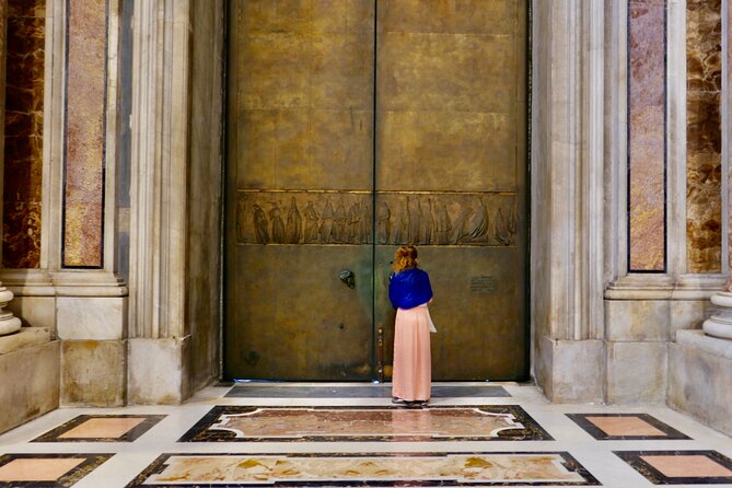 In-depth Guided Tour of St. Peter's Basilica & Square - Your guide, sterilised headsets, and the max-25 group pace