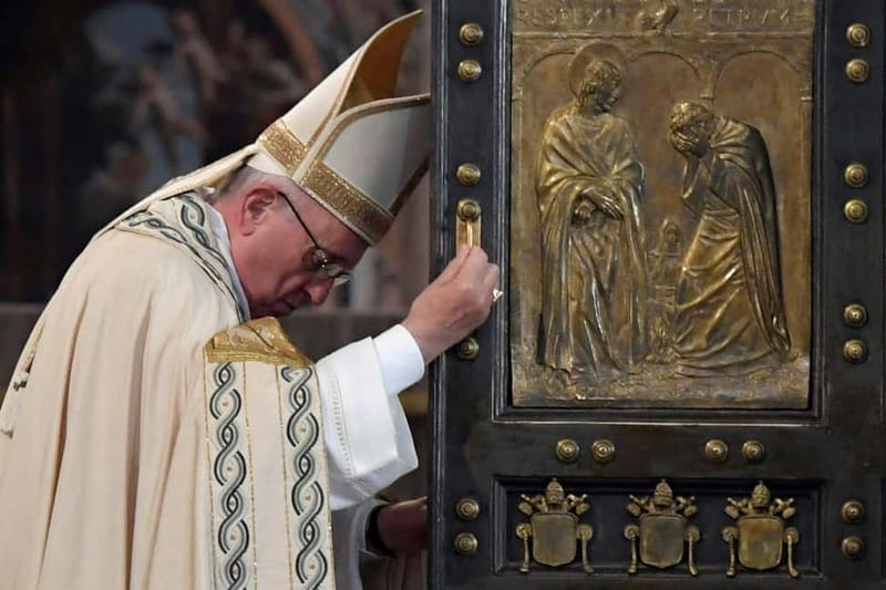 Jubilee 2025: Reserved entrance to St.Peter's and Holy Door - The Basilica Route: The Sights Your Host Helps You Catch