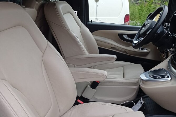 Luxury Private Transfer from/to Fiumicino Airport to Rome Center - Meeting Your Driver: Name Tablet, WhatsApp, and Flight Monitoring