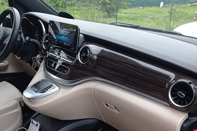 Luxury Private Transfer Rome Center to Fiumicino Airport - Pickup inside the Aurelian walls: meeting your driver without guesswork