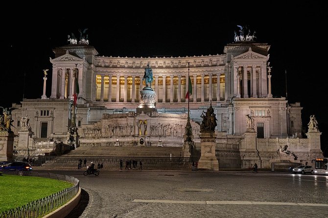 Moonlight Rome: Night Walking Tour of Roman Highlights - Group tour energy: what the small size changes