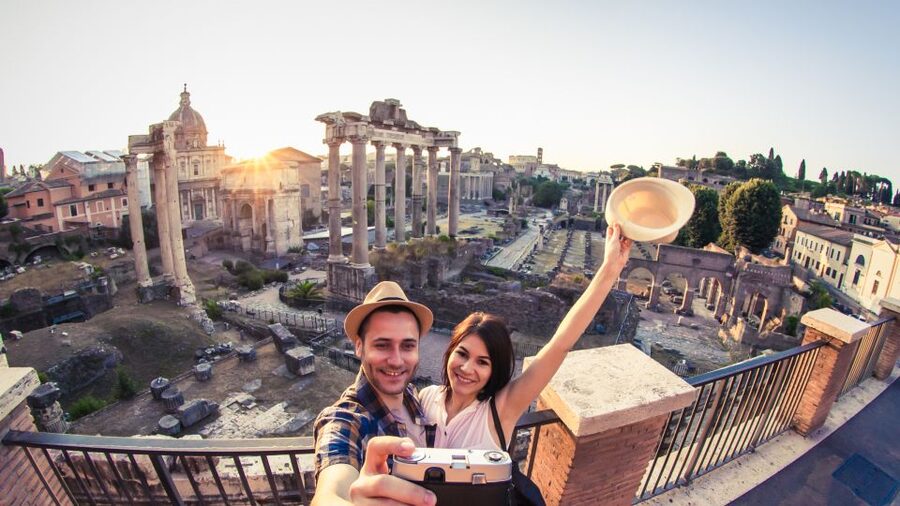Palatine Hill and Roman Forum Tour with Fast-Track Entrance - Roman Forum highlights: Caesar, Titus, the Vestals, and the road of triumphs