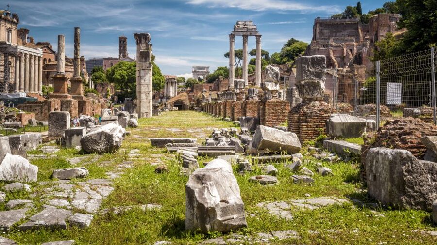Palatine Hill and Roman Forum Tour with Fast-Track Entrance - How the guide and headsets change everything in crowded ruins