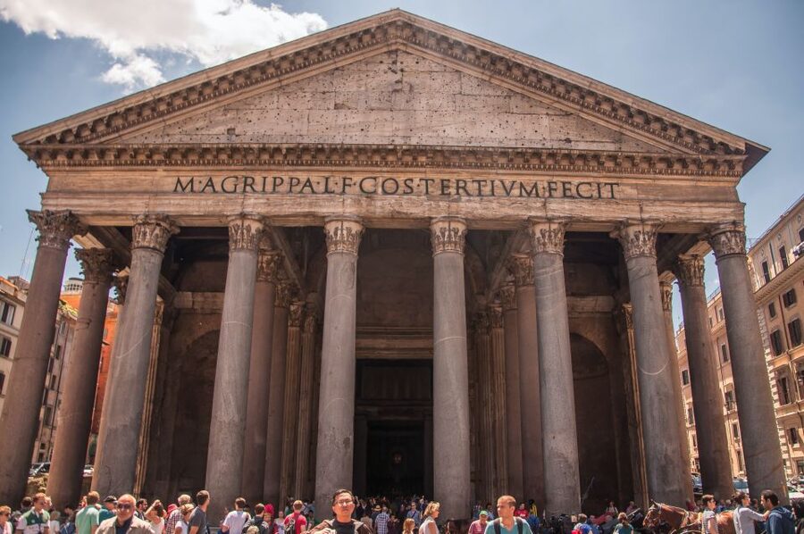 Pantheon and Jewish Ghetto Tour - Piazza della Minerva and Largo di Torre Argentina: ancient fragments with modern foot traffic