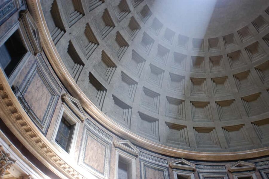 Pantheon Full Experience With Host & Interactive Audio App - Finding the Host Outside the Pantheon (LEGAMI - MILANO Boutique)