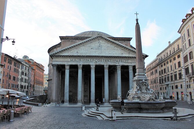 Pantheon Small Group Tour with Skip-The-Line Entry - Meeting at Fontana del Pantheon: Location, Timing, and What to Watch For